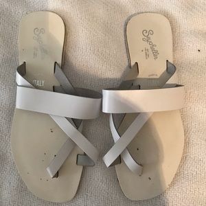 White leather Seychelles sandal